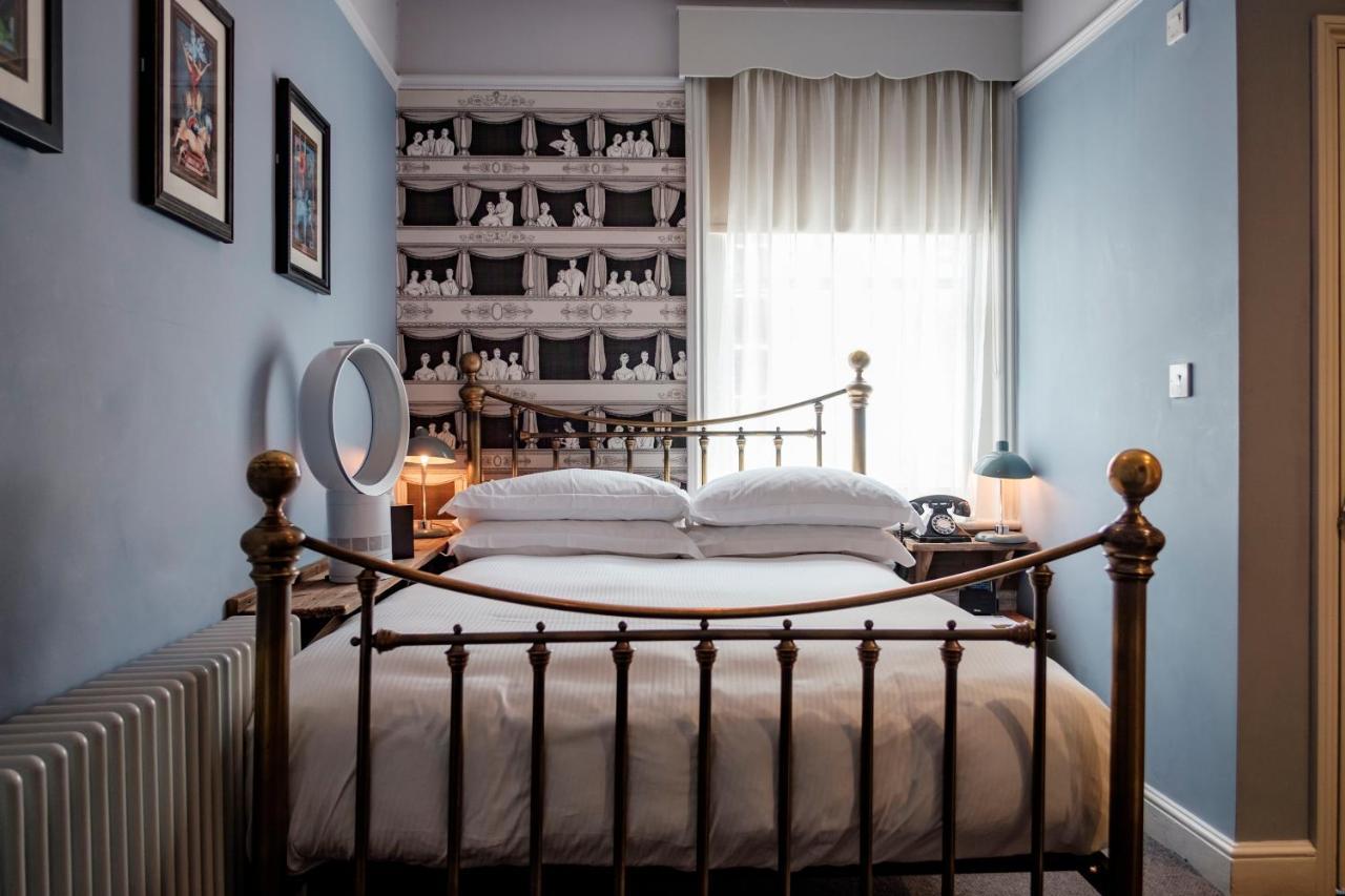 The Bull Hotel Bridport Esterno foto