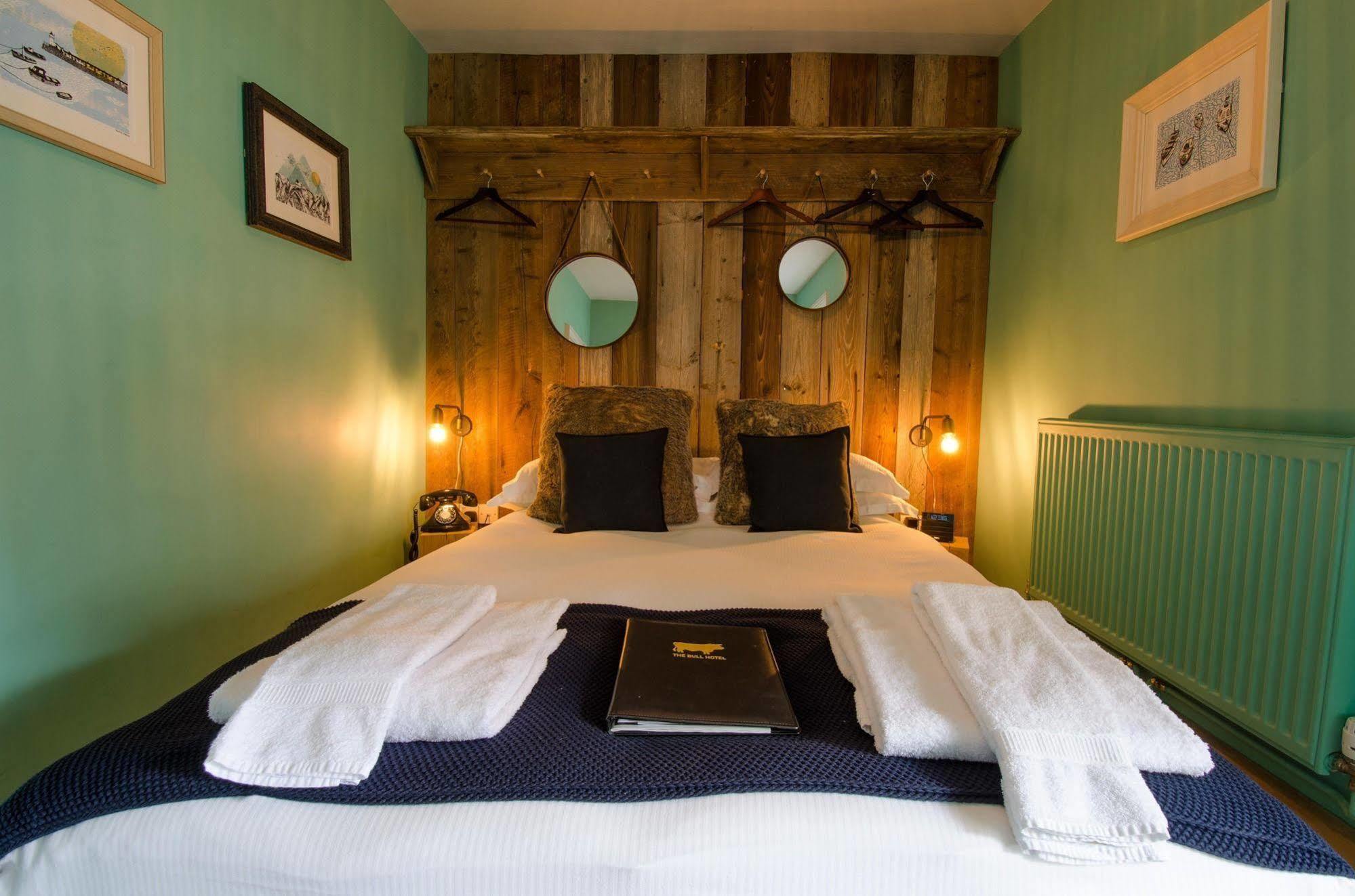 The Bull Hotel Bridport Esterno foto